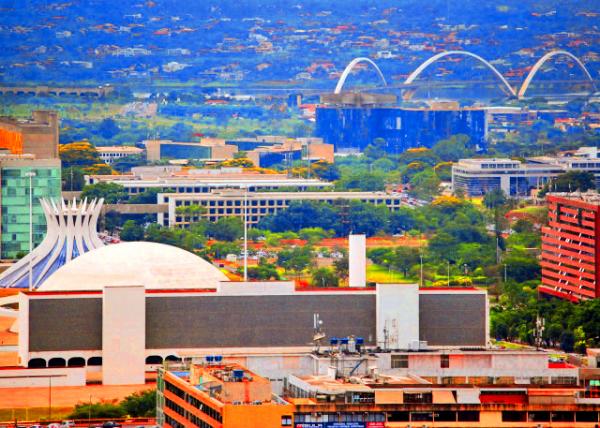 04_01-09-13_ Monumental Axis, the Widest Median Strip of a Highway in the World �������Ǽ����ᡤ��������Ľ�ͨҪ������ָ���.JPG
