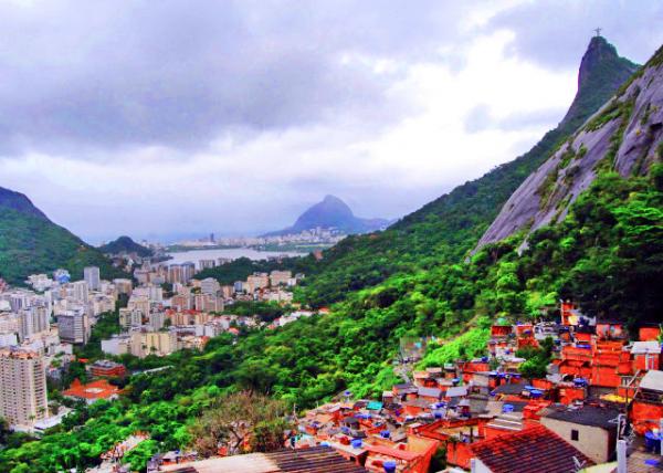 26_01-11-13_ Santa Marta Favela_Morro Dona Marta over Botafogo-110001.JPG