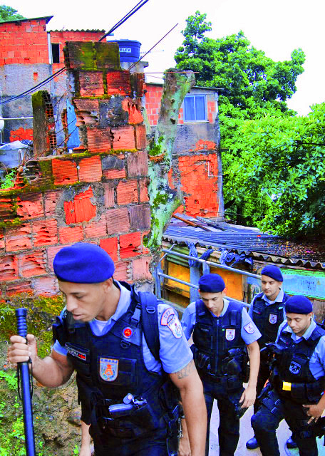 1783717469134201.jpg 31_01-11-13_ Santa Marta Favela_Pacifying Police Unit 安抚警察部队-50001.JPG