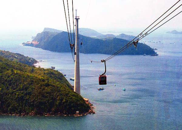 82_01-11-13_ Sugarloaf Mountain Cable Car through Cotonduba Island-10001.JPG
