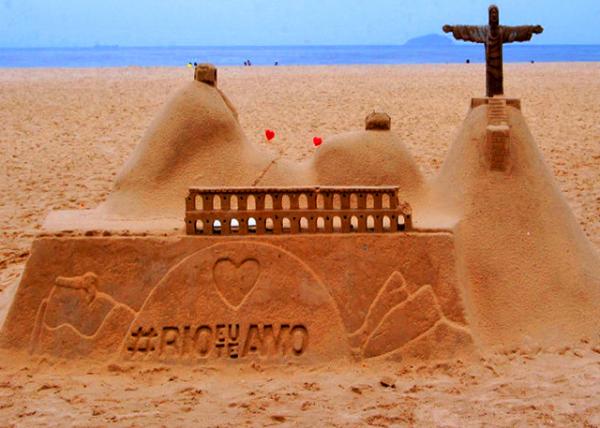 89_01-11-13_ Cristo Redentor, the Sand Sculpture, Blessing the Beach Umbrellas & the People Beneath Them @ Copacabana-50001.JPG