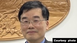 美国东北大学商学院教授邱万钧(照片由邱万钧提供)