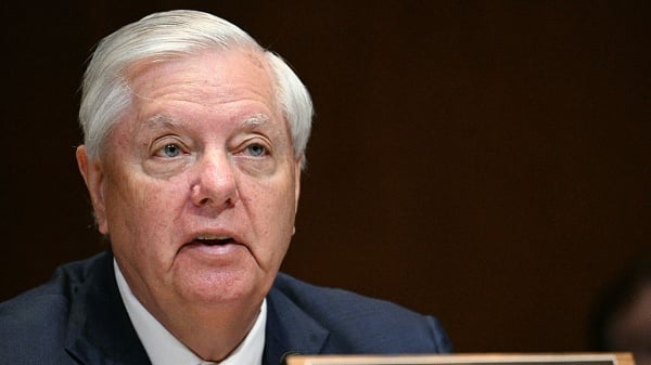 美国南卡罗来纳州共和党联邦参议员林赛·格雷厄姆(Lindsey Graham)于2026年5月12日在美国首都华盛顿国会山举行的参议院拨款委员会国防小组委员会听证会上,就国防部2027财年预算案,向美国国防部长皮特·赫格塞斯(Pete Hegseth)和参谋长联席会议主席丹·凯恩(Dan Caine)上将提出质询。