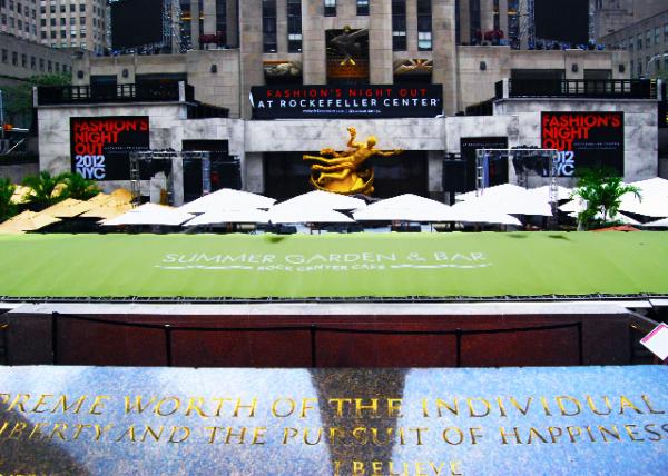 08_2012-09-16_Rockefeller Ctr_Fashion's Night Out by Vogue.jpg