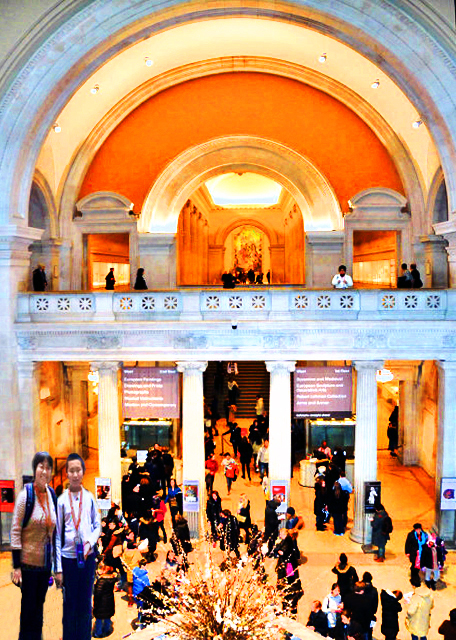 03_2015-02-21_Metropolitan Museum of Art w Great Hall, Featuring Grand Limestone Arches, 4 Large Corner Niches, & a Vaulted Ceiling-10001.JPG