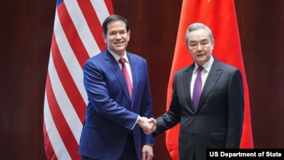 资料照片:2026年2月13日,美国国务卿卢比奥在德国慕尼黑会晤中国外交部长王毅。