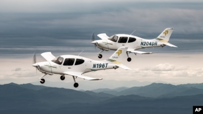 资料照片:西锐(Cirrus)飞机公司推出新型教练机TRAC10。 (2026年7月6日)