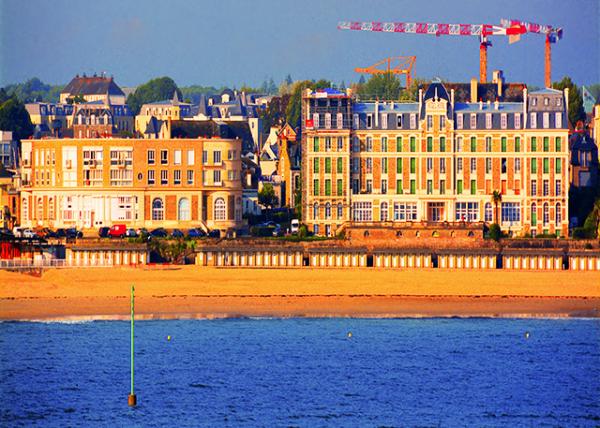 2024-06-20_11_Villas Seen from the Malouine Beach-10001.JPG