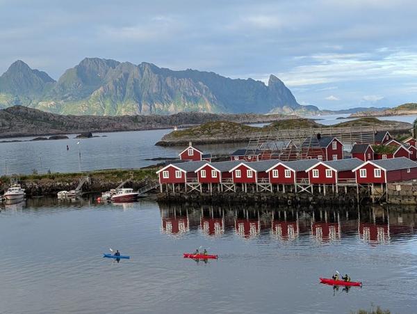 1785514958350345.png lofoten1.png