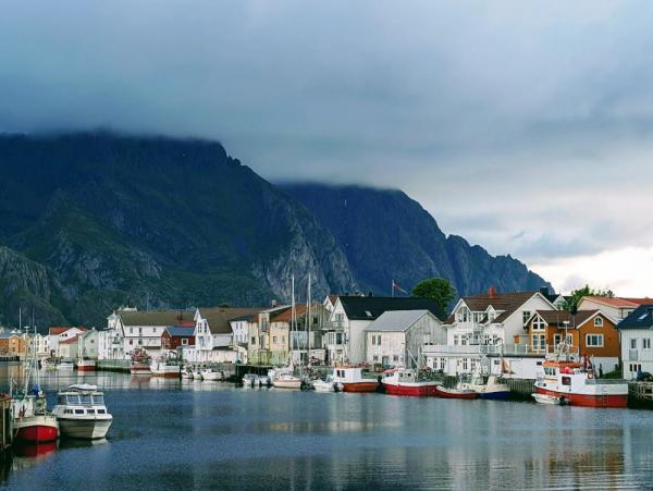 1785515233699414.png henningsvaer.png