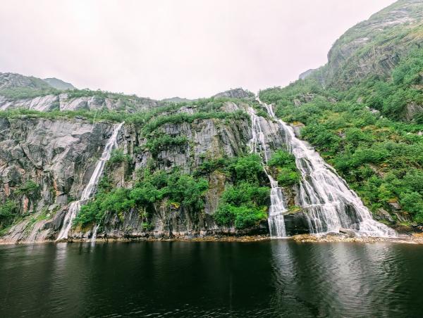 1785589408240863.jpg FJord T2.jpg