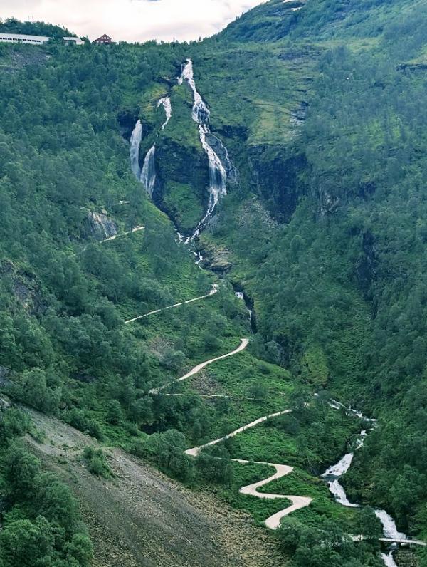 1785670636280242.jpg bergen waterfall2.jpg