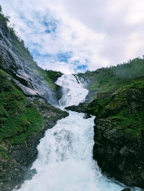 1785670652414980.jpg bergen waterfall.jpg