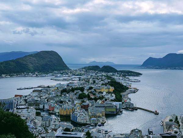 1785753513232569.jpg alesund.jpg