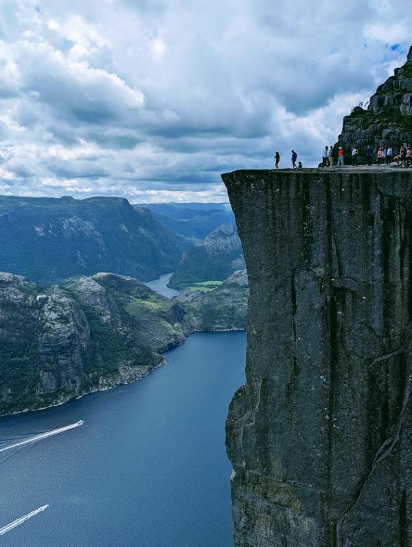 1785928552773361.jpg pulpit rock.jpg