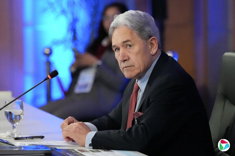 上个月,新西兰外交部长温斯顿·彼得斯在菲律宾出席东盟会议。