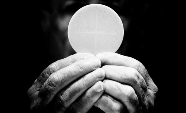 eucharistwallpaper1024.jpg