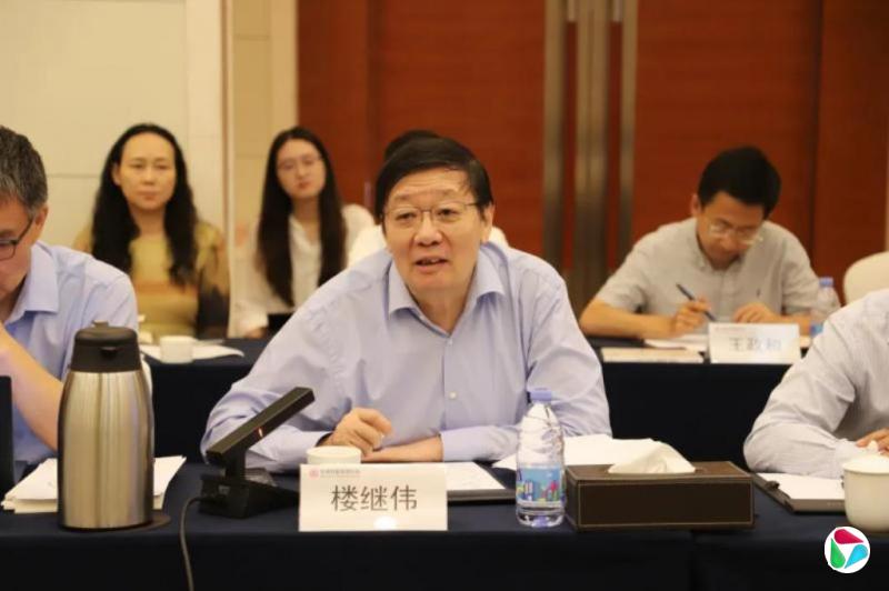 中国前财长楼继伟出席论坛 打破被捕传言