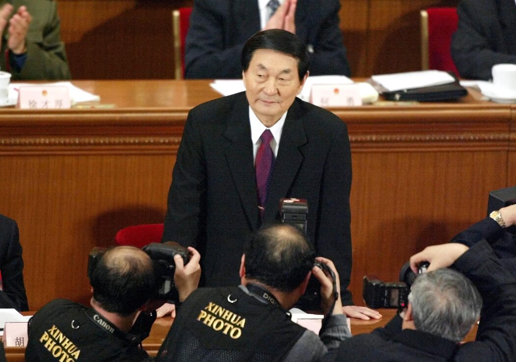 2003年，朱镕基卸任国务院总理时。自1991年出任副总理以来，他一直致力于让市场机制重新发挥作用。
