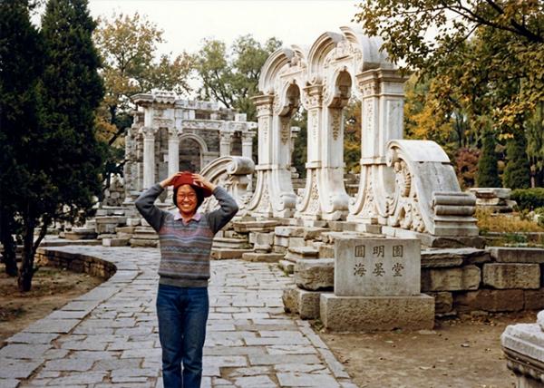 1985-10-19_Old Summer Palace_Ruins of the European-Style Palaces 圆明园·欧式宫殿废墟0001.jpg