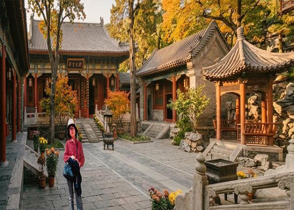 1986-05-03_Pool and Cudrania Temple, There Comes 1st the Tanzhe Temple, Then the Beijing City池柘寺·先有潭峪寺，后有北京城0001.jpg