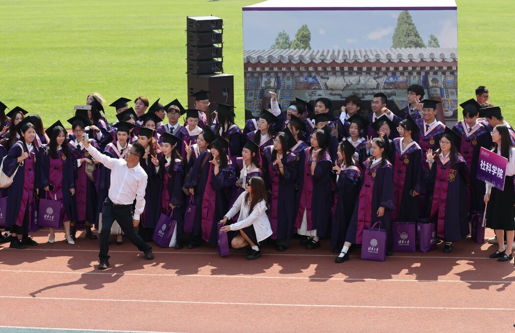 今年6月,清华大学毕业典礼现场。