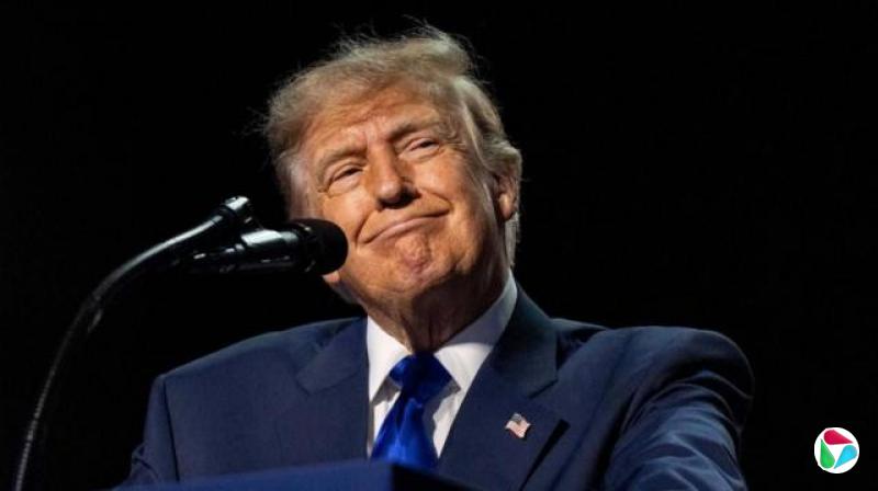 美国总统唐纳德·特朗普在德州举行的共和党期中选举全国代表大会首日发表演说。