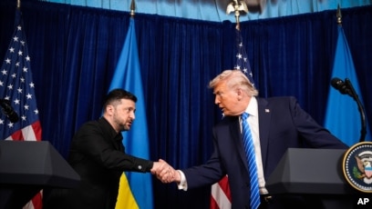 ������Ƭ��������ͳ���������ڿ�����ͳ����˹���ڷ�������ݵĺ���ׯ԰(Mar-a-Lago)���л�������������ŷ����Ὺʼʱ���֡�(2025��12��28��)