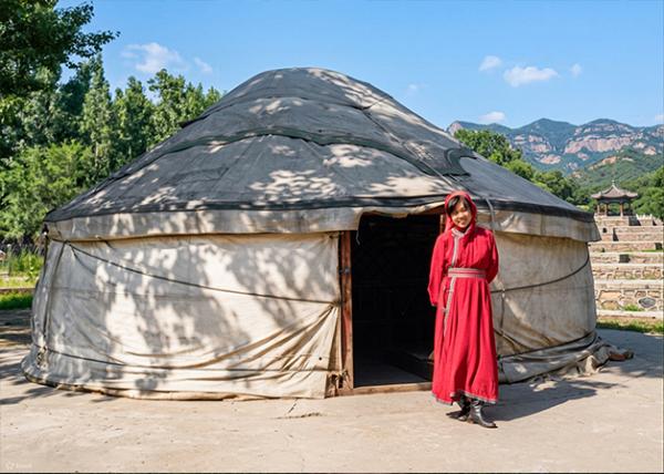 1986-07-07_Chengde_Yurt, Featuring Its Imperial Historical Significance as a Diplomatic Hub for the Qing Dynasty0001.jpg