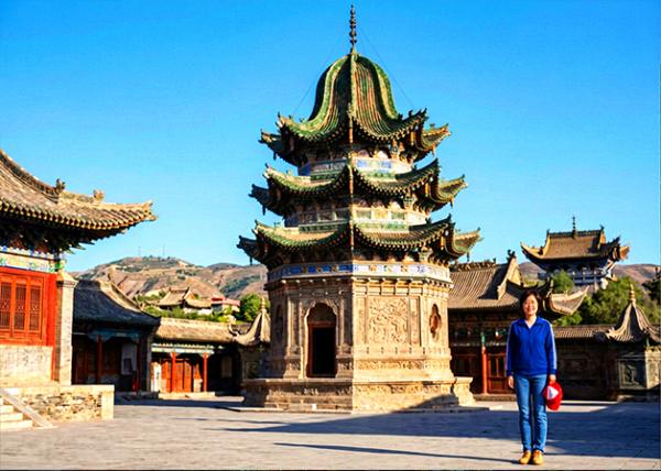 1985-09-09_Xining_Xining Phoenix Mountain Gongbei Temple, a Prominent Islamic Pilgrimage site & the Oldest Islamic Gongbei (Mausoleum Complex) in Qinghai Province0001.jpg