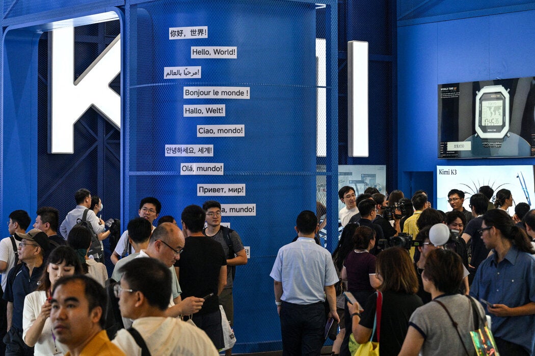 智谱和月之暗面等中国公司与Anthropic和OpenAI的差距并不大。

