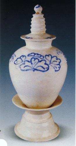 1791835799710998.jpg 郑州上街区峡窝镇唐墓出土的另一件唐青花塔形罐.jpg
