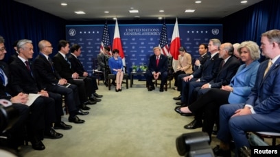 资料照片：美国总统唐纳德·特朗普在美国纽约市举行的第81届联合国大会期间，与日本首相高市早苗举行双边会晤。(2026年9月22日)