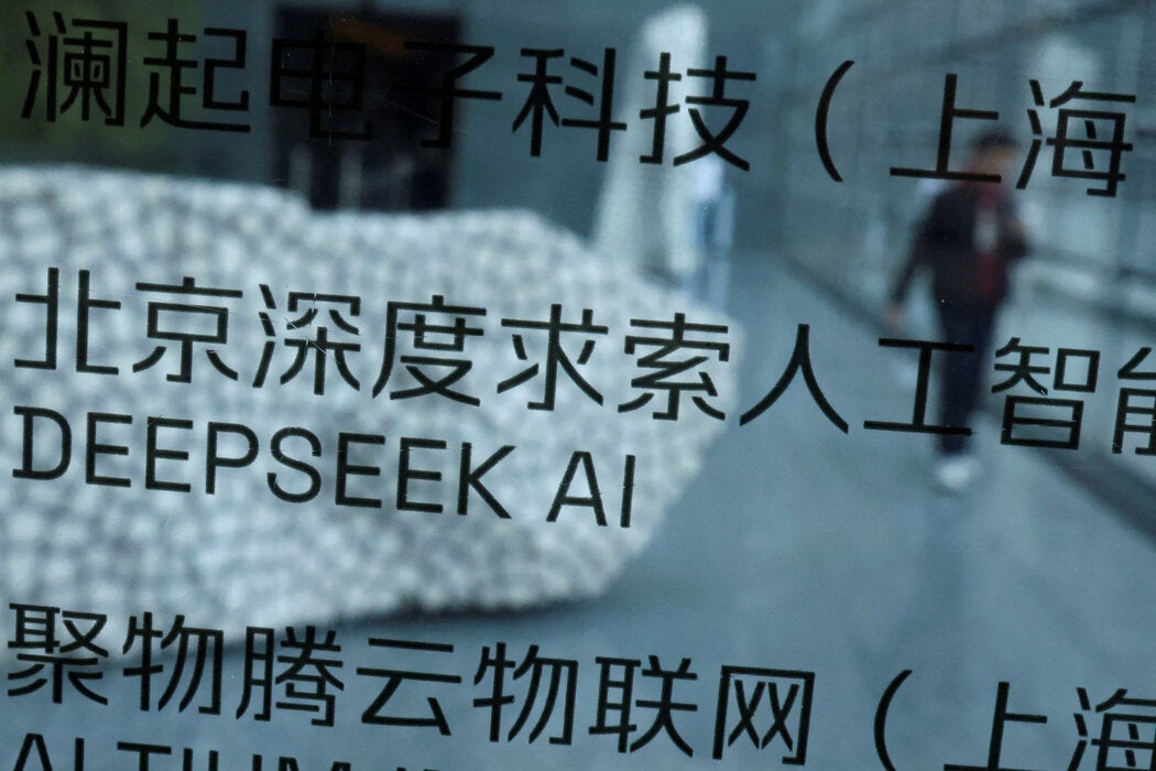 ������һ��DeepSeek��־��DeepSeek�Ŀ�Դģ�����й�ʵ�ֳ�Ϊ�˹����ܳ����������׳־�ĺ��ġ�