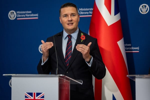 2026��10��27�գ�Ӣ��������Τ˹��˹����͢�ڲ�����ɳ�������벨�������������������ͬ���еļ��߻��Ϸ��ԡ�