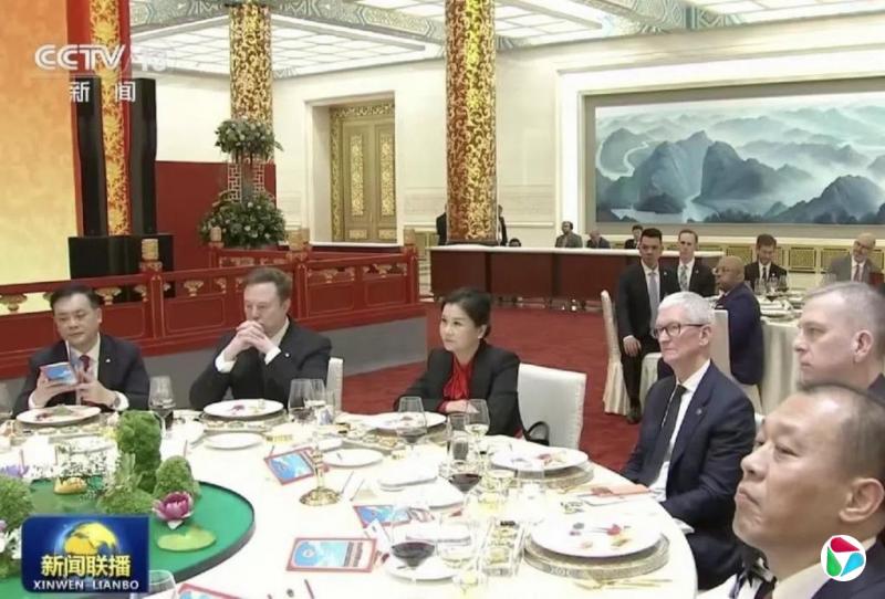 “手机玻璃女王”周群飞晋升中国女首富